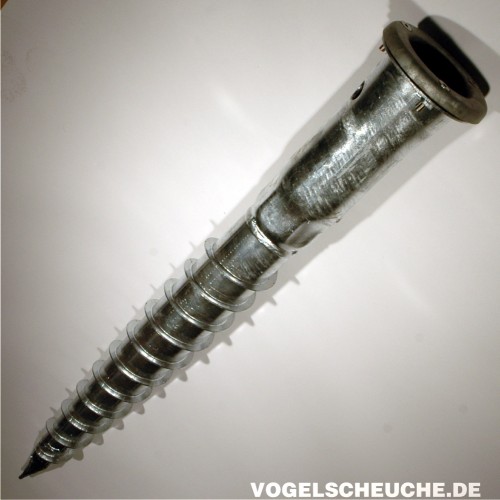 Nahaufnahme des großen Bohrankers des STANDARD Systems zum Eindrehen in den Boden.