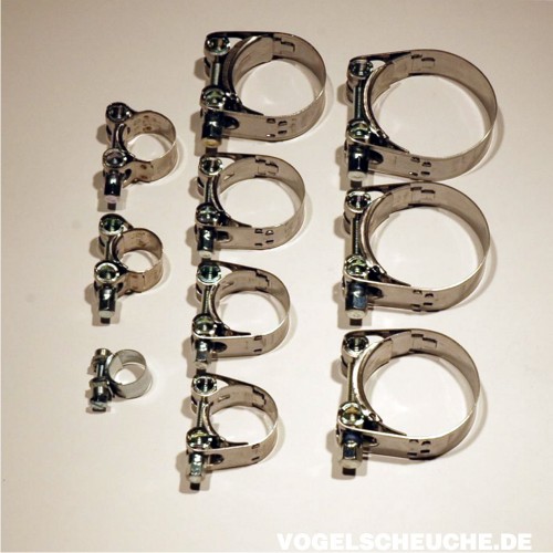 Der komplette Satz Klemmschellen des XL Systems, freigestellt fotografiert.